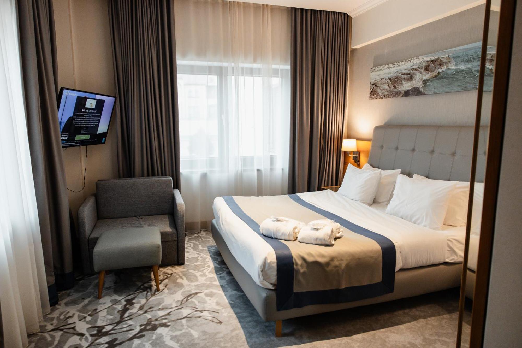 Holiday Inn - Aktau - Seaside By Ihg Екстериор снимка