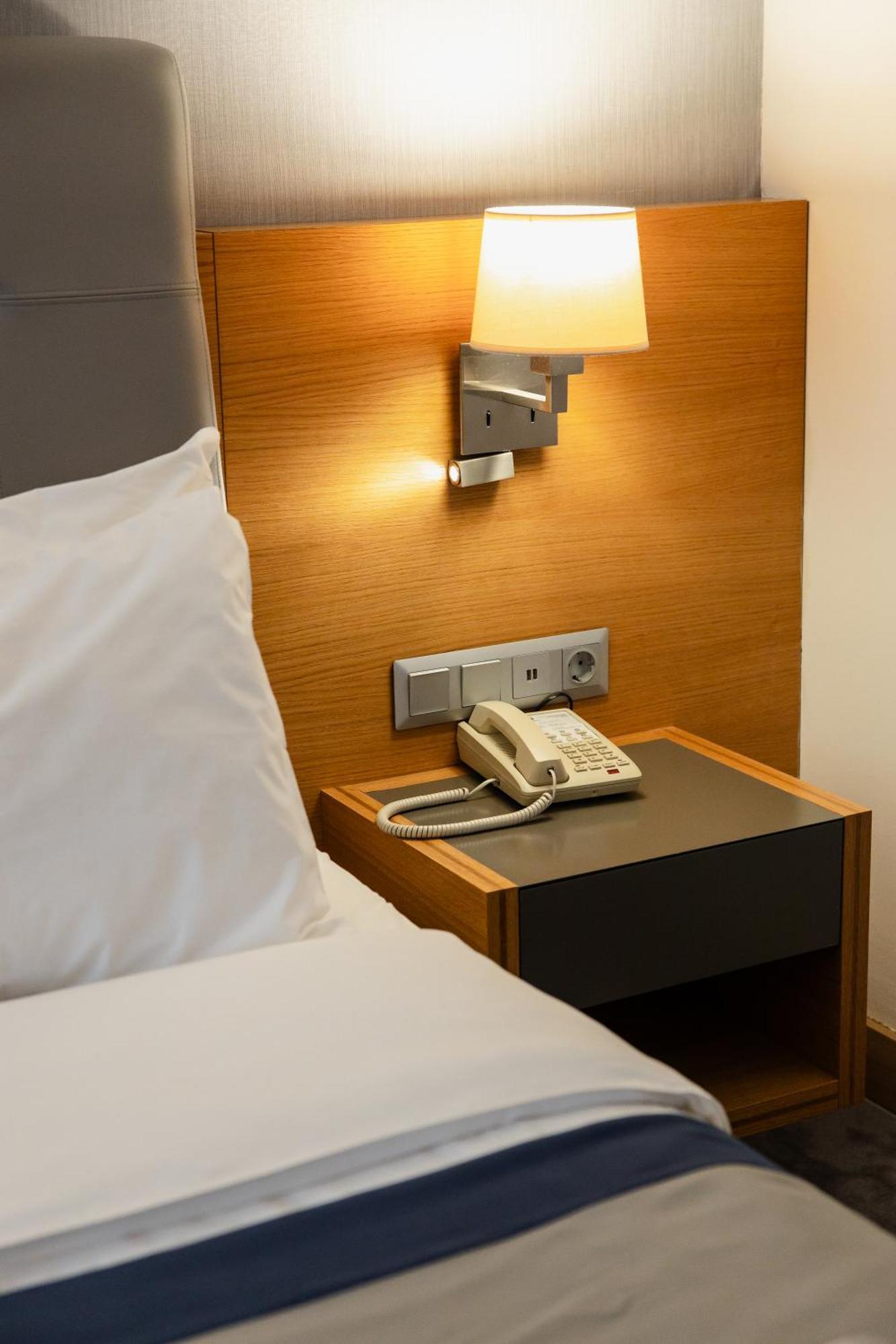 Holiday Inn - Aktau - Seaside By Ihg Екстериор снимка