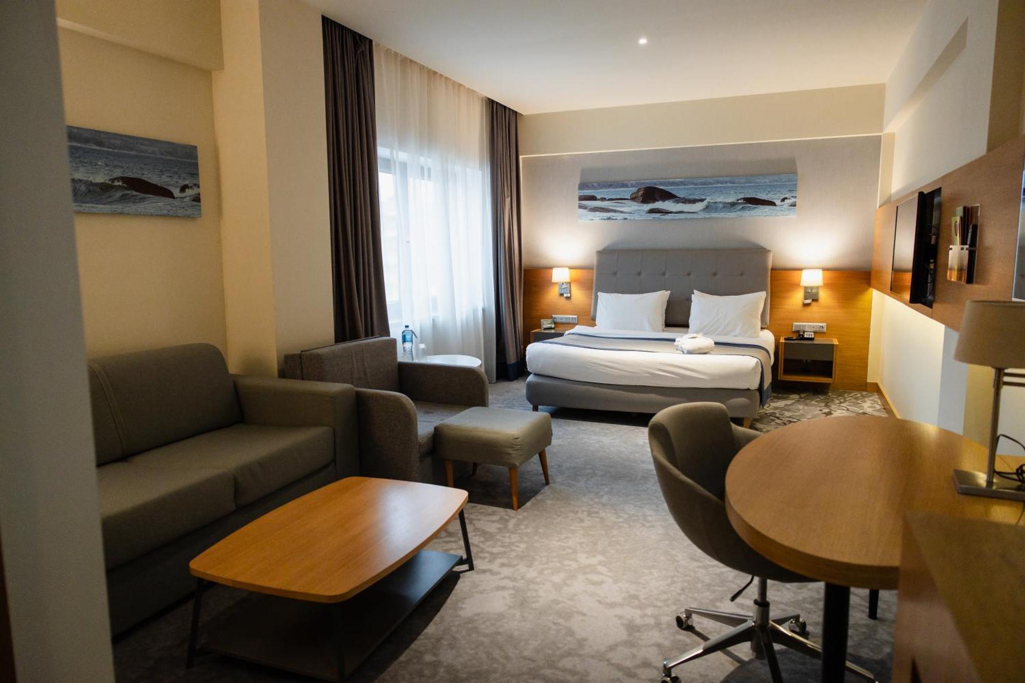 Holiday Inn - Aktau - Seaside By Ihg Екстериор снимка